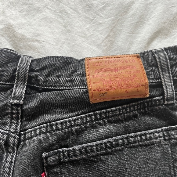 Levi’s black 501 shorts - Picture 2 of 3